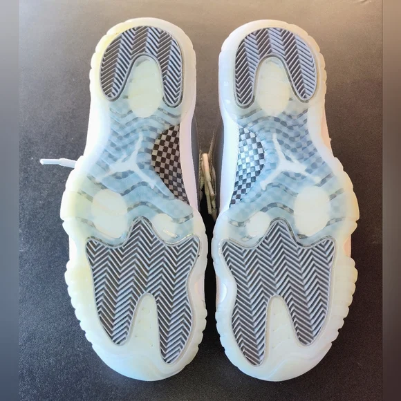 Air Jordan 11 Retro Cool Grey (2021) Men's size 9 - Picture 6 of 7